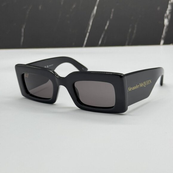 NEW ALEXANDER MCQUEEN AM0433S 001 SUNGLASSES WOMEN BLACK SQUARE EYEWEAR - Picture 4 of 13